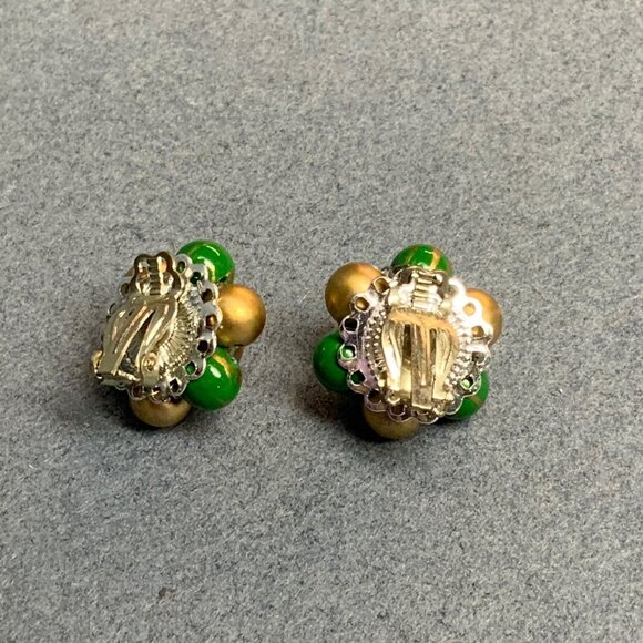 Vintage Clip On Earrings 1 In Green Gold Drizzle Cluster Gold Silver Retro Glam - Picture 3 of 4